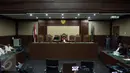 Hakim tunggal I Wayan Merta membacakan putusan sidang praperadilan tersangka dugaan pembunuhan Wayan Mirna Salihin, Jessica Kumala Wongso, di PN Jakarta Pusat, Selasa (1/3). Hakim menolak permohonan yang diajukan Jessica. (Liputan6.com/Helmi Afandi)