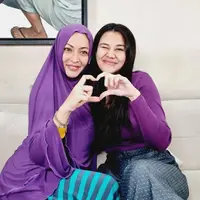 Angelina Sondakh dan Aaliyah Massaid (Instagram/keemaentertainment)