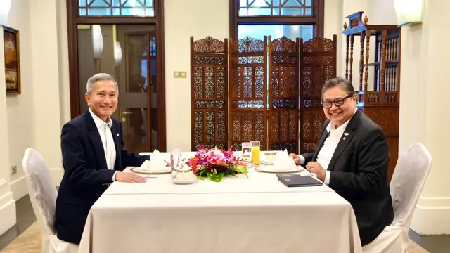 Menko Bidang Perekonomian Airlangga Hartarto melakukan pertemuan bilateral dengan Minister of Foreign Affairs Singapore Vivian Balakrishnan, pada Selasa, 18 November 2025. (Foto: Istimewa)