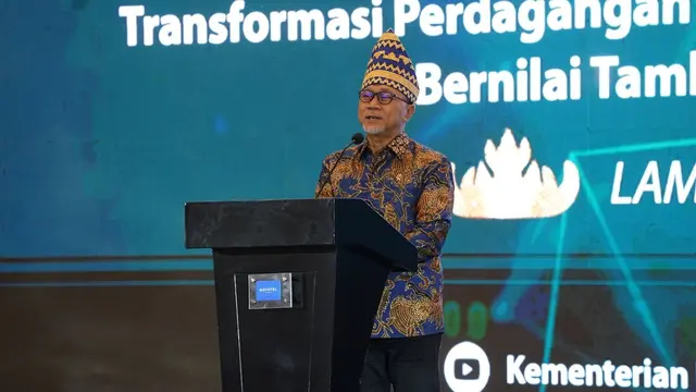 Menteri Perdagangan (Mendag) Zulkifli Hasan mengatakan untuk menjadi negara maju 2045, ada dua hal yang harus dilakukan Indonesia. Hal tersebut diungkap saat menutup Raker Kementerian Perdagangan 2023 di Bandar Lampung, Kamis (2/3/2023) malam.