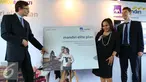 President Director AXA Mandiri, Jean Philippe Vandenschrick, Director of In Branch Channel, Tisye Diah Retnojati dan CFO AXA Mandiri, Franz Lathuillere saat peluncuran produk Asuransi Unitlink Mandiri Elite Plan, Jakarta, (26/05). (Liputan6/Angga Yuniar)