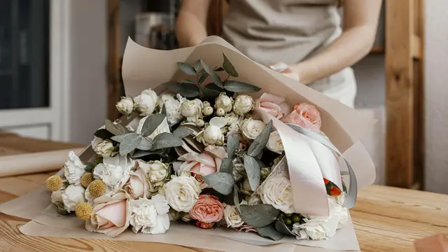 Ilustrasi merangkai bunga