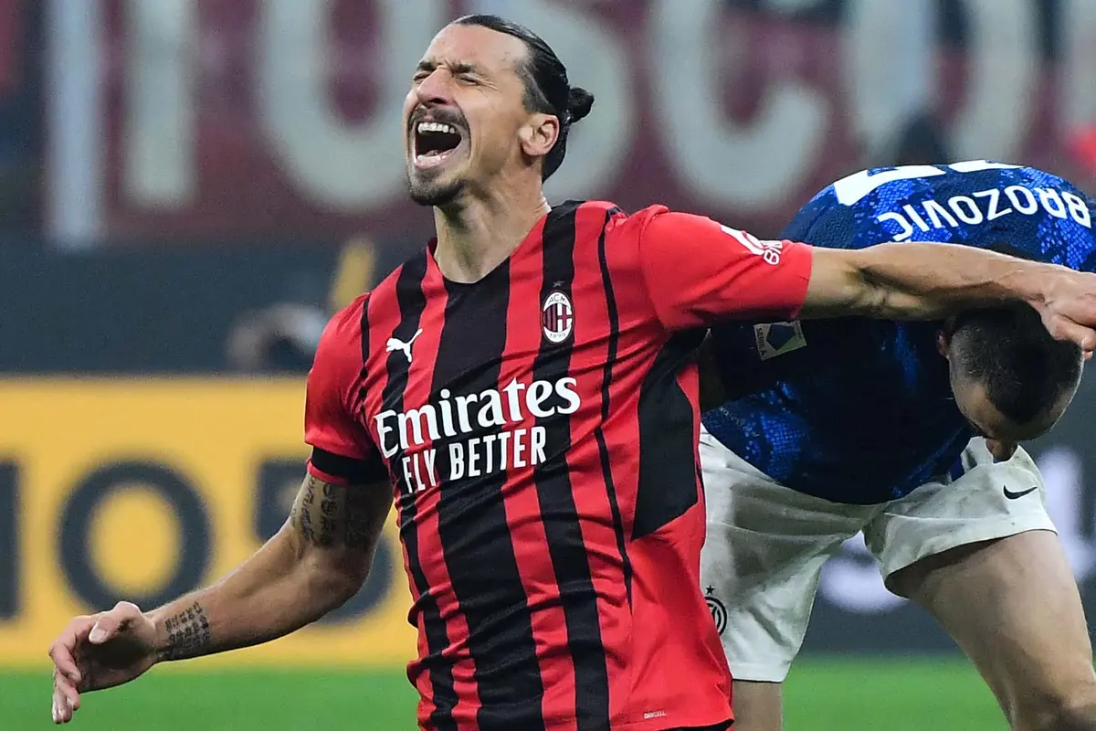 Foto: Aksi Duel Keras di Derby Milan