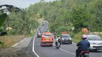 Kondisi arus lalu lintas di Jalan Nasional Lintas Selatan (JLS) Jawa Tengah ruas Lumbir, Banyumas perbatasan Karangpucung, Cilacap. (Foto: Liputan6.com/Muhamad Ridlo)