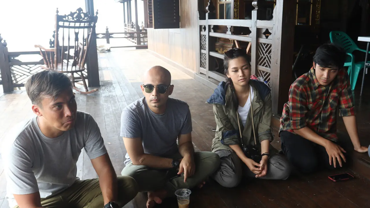 Pemain film 11:11 ditemui di lokasi syuting (Liputan6.com/ Hernowo Anggie)