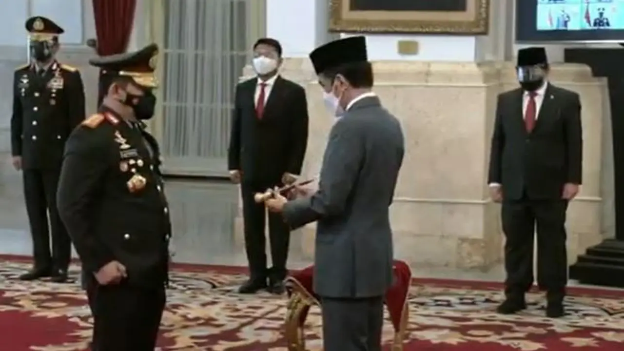 Presiden Joko Widodo atau Jokowi melantik Listyo Sigit Prabowo sebagai Kapolri di Istana Negara, Rabu (27/1/2021).