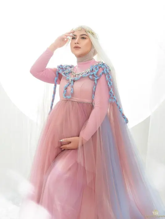 6. Ini memang bukan kali pertama Irish Bella dan Ammar Zoni menjalani maternity shoot bersama FD Photography. (Instagram/fdphotography90).