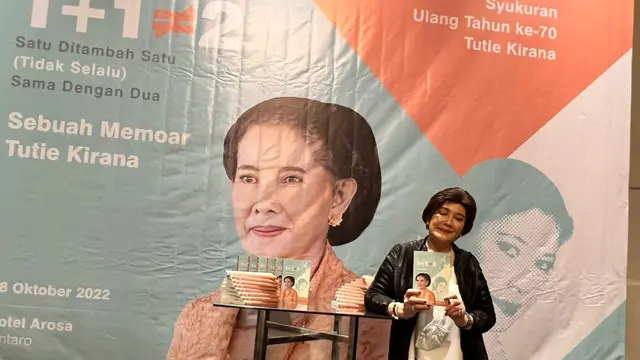 Aktris Legendaris Tutie Kirana Luncurkan Buku Sebuah Memoar Tutie Kirana Tepat di Ulang Tahun ke-70