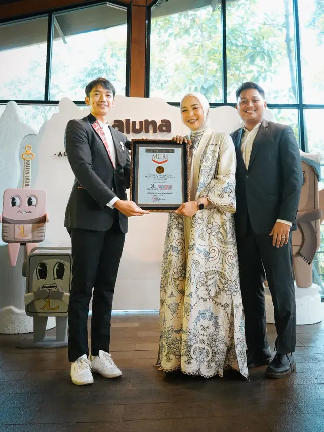 Gapai Rekor MURI, Inovasi Mukena Berkonsep Boneka Pertama di Dunia dari Kallia Label