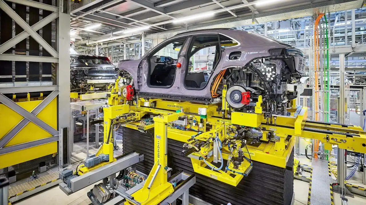 Porsche Macan Listrik Mulai Diproduksi di Lepzig (Motor1)