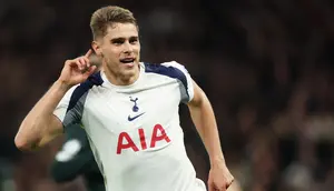 Liverpool Bisa Selamatkan Micky van de Ven dari Mimpi Buruk di Tottenham Hotspur