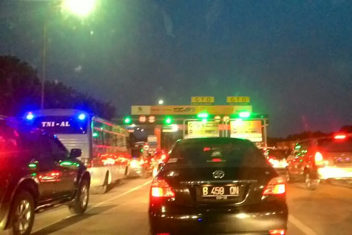 Tol Cimanggis-Pasar Rebo Padat, Imbas Tabrakan Beruntun di KM8