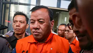 Ironi Bupati Kuansing, Terseret Korupsi Saat Warga Dihantui Jalan Rusak