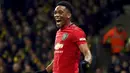 Penyerang Manchester United, Anthony Martial, melakukan selebrasi usai membobol gawang Norwich City pada laga Premier League 2019 Stadion Carrow Road, Norwich, Minggu (27/10). Manchester United menang 3-1 atas Norwich City. (AP/Joe Gidden)