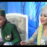 Kesibukan membuat Iwa K dan Wikan menunda rencana bulan madu mereka.