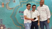 (ka-ki): SVP Consumer Sales Operations Telkomsel, Gilang Prasetya, VP Global Network Operations Telkomsel, Galumbang Pasaribu, dan General Manager Corporate Social Responsibility Telkomsel, Andry Priyo Santoso dalam media update RAFI 2023 di Cirebon, Jawa Barat, Selasa (28/3/2023). (Liputan6.com/ Agustin Setyo Wardani)