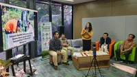 Chintya Dian Astuti (berdiri) pada acara Mangrove Coffee Talk "Menilik Rehabilitasi dan Restorasi Mangrove untuk Perubahan Iklim" di Jakarta. (Istimewa)