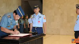 Citizen6, Jakarta: Marsdya TNI Daryatmo adalah lulusan Akademi Angkatan Udara tahun 1978 dan pernah mengemban beberapa jabatan, diantaranya Kadispenau, Dankodikau dan Kepala Badan SAR Nasional. (Pengirim: Badarudin Bakri).