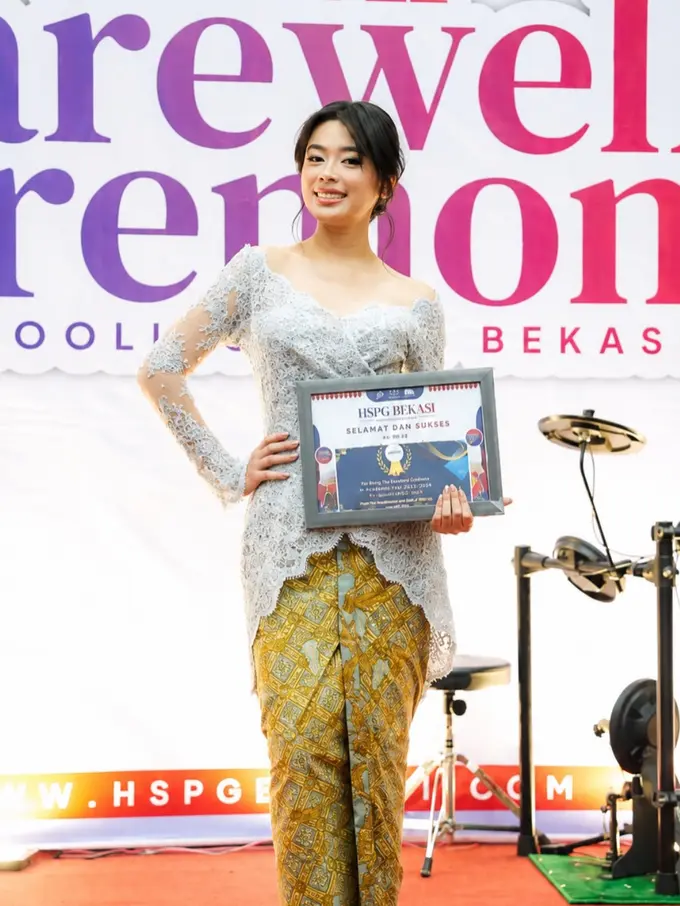 Aqeela Calista Resmi Lulus SMA