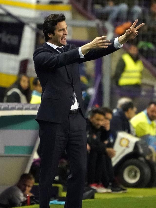 Benzema Dua Gol, Real Madrid Menang Telak Atas Real Valladolid