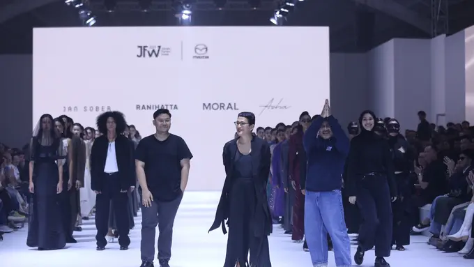 Sinergi Artistik Industri Fashion dan Otomotif, Mazda Indonesia dan 4 Desainer Ternama Tanah Air di JFW 2025