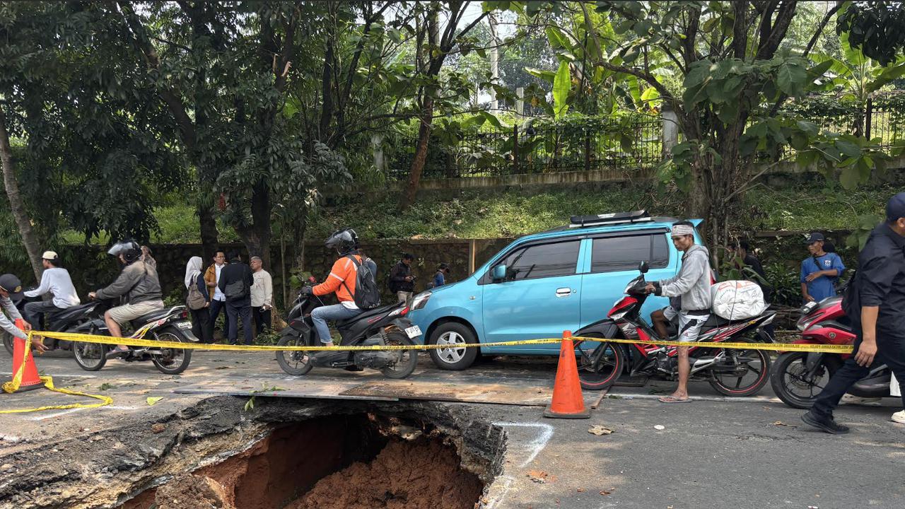 Jalan Amblas di Lenteng Agung Bikin Macet, 25 Personel Gabungan Dikerahkan