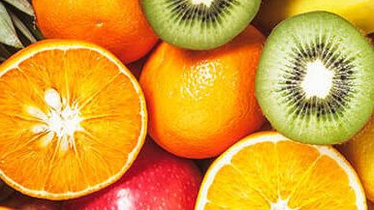 Buah, buah apa yang lucu? Buah-buahan bukan sekadar sumber nutrisi yang memiliki rasa lezat.  Buah juga bisa jadi salah satu sumber lelucon yang mengundang senyum.
