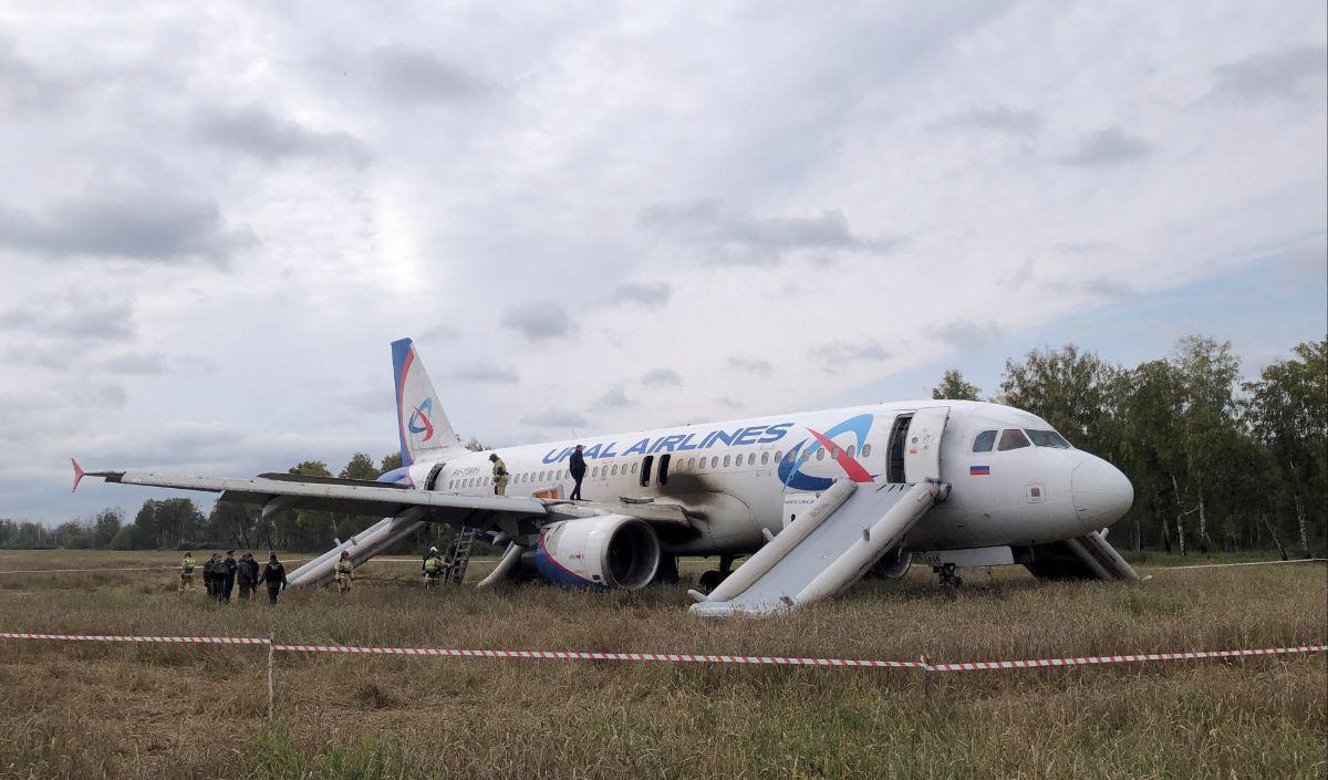 Dikutip dari kantor berita AFP,<br>&ldquo;Sekitar pukul 05.44 waktu Moskow, pesawat Ural Airlines A320 yang terbang<br>dari rute Sochi ke Omsk berhasil melakukan pendaratan tak terjadwal,&rdquo;