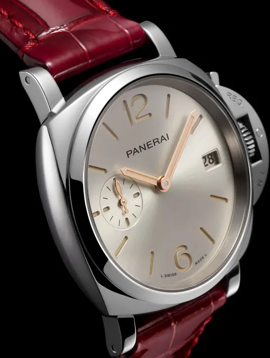 PANERAI PICCOLO menghadirkan koleksi jam tangan baru yang tahan air hingga 30 meter, yaitu PAM01247 dan PAM01248. Jam tangan ini dilengkapi tali buaya dengan gesper pin trapesium dalam baja yang dipoles. (Dok/Panerai).