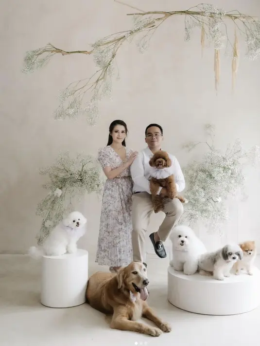 <p>Lakukan sesi prewedding, Chen Giovani punya konsep unik dan menarik dengan hewan peliharaan kesayangannya. [Foto: Instagram/ Chen Giovani]</p>