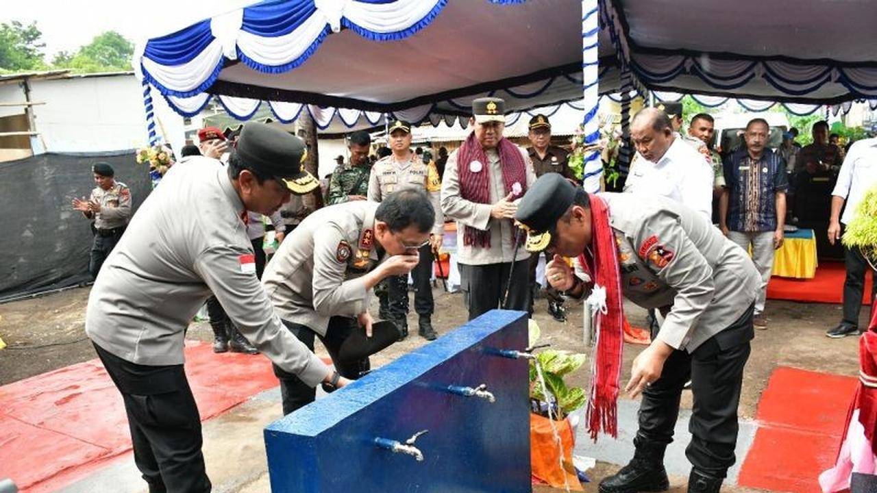 Wakapolri Salurkan Bantuan Fasilitas MCK dan Sumur Bor untuk Ribuan Pengungsi Gunung Lewotobi di NTT
