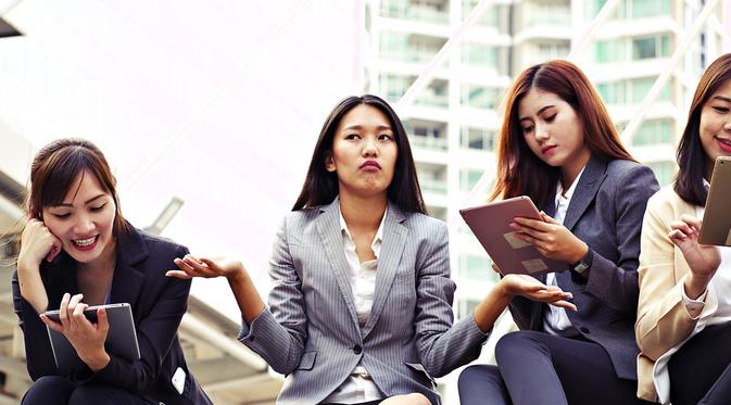 7 Cara Menghindari Orang Suka Bergosip Buat Hidupmu Lebih Tenang Lifestyle Fimela Com