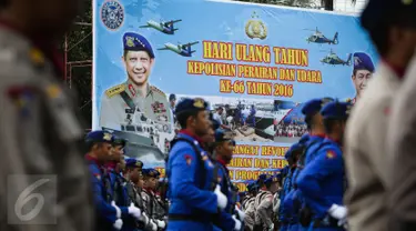 Puluhan anggota polisi air dan udara mengikuti upacara peringatan hari ulang tahun (HUT) Kepolisian Perairan dan Udara (Pol Airud) yang ke-66 di Jakarta, Kamis (1/12). (Liputan6.com/Faizal Fanani)
