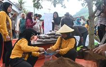 Perempuan Sarinah Trenggalek: Inovasi Atasi Sampah Organik dan Perkuat Ekonomi Warga