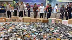 Petugas melakukan pemusnahan barang ilegal hasil penindakan di bidang kepabeanan dan cukai di ICE BSD City, Tangerang, Rabu (12/11/2025). Kantor Wilayah Bea Cukai Banten bersama Kejaksaan Negeri Kabupaten Tangerang memusnahkan barang-barang kena cukai ilegal senilai Rp53,76 miliar. (merdeka.com/Arie Basuki)