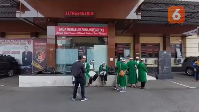 Anggota Khilafatul Muslimin Surabaya Raya di Polda Jatim (Liputan6.com/istimewa)