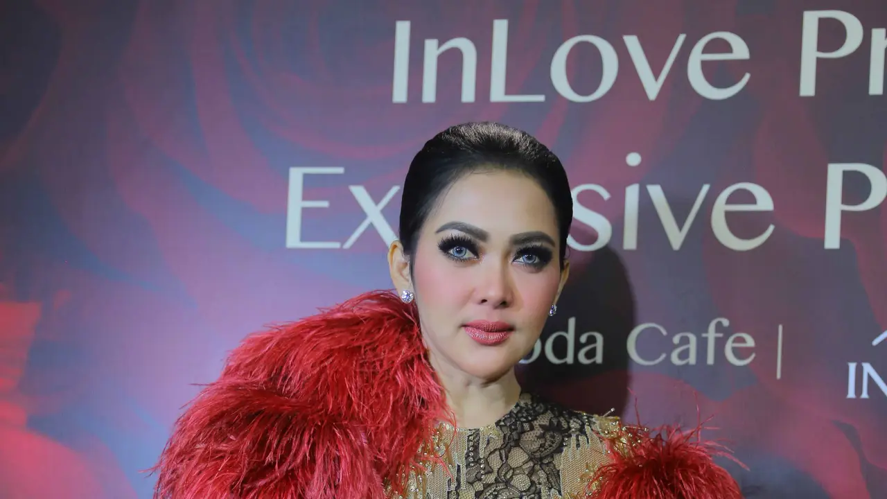 [Bintang] Cantiknya Syahrini Syuting Video Klip Baru di Yunani