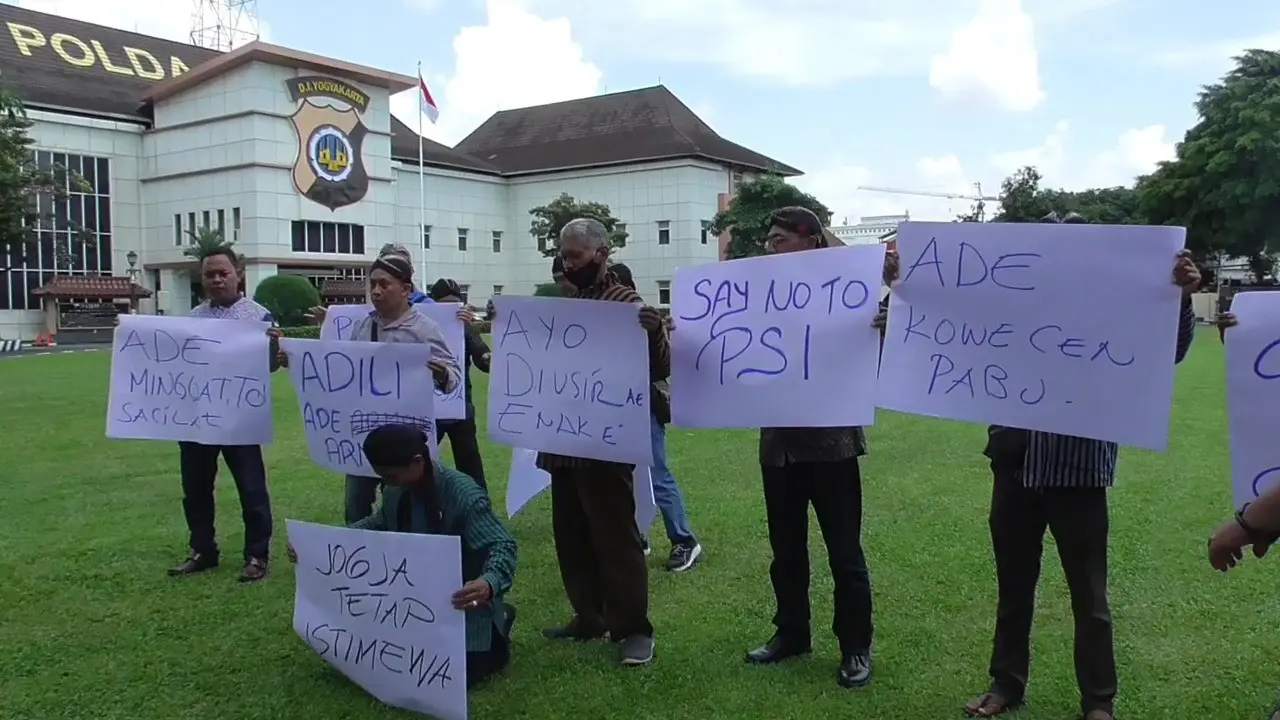 Warga laporkan Ade Armando soal Politik Dinasti