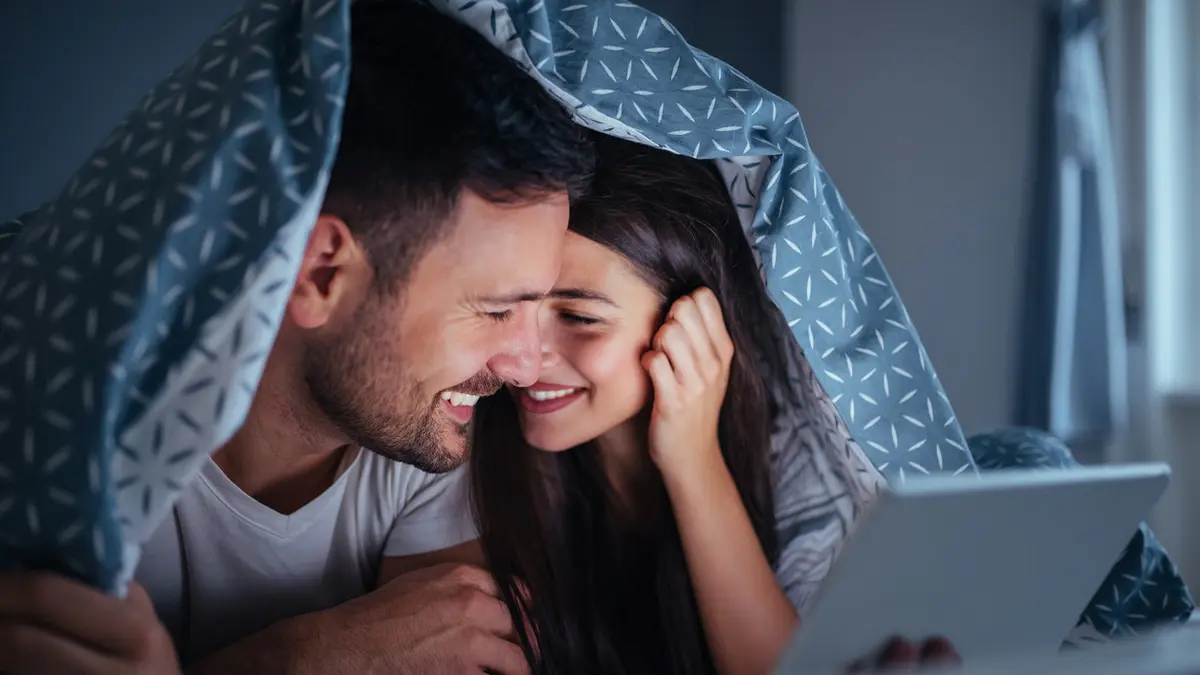 Bolehkah Nonton Film Porno dengan Pasangan? - Lifestyle Fimela.com