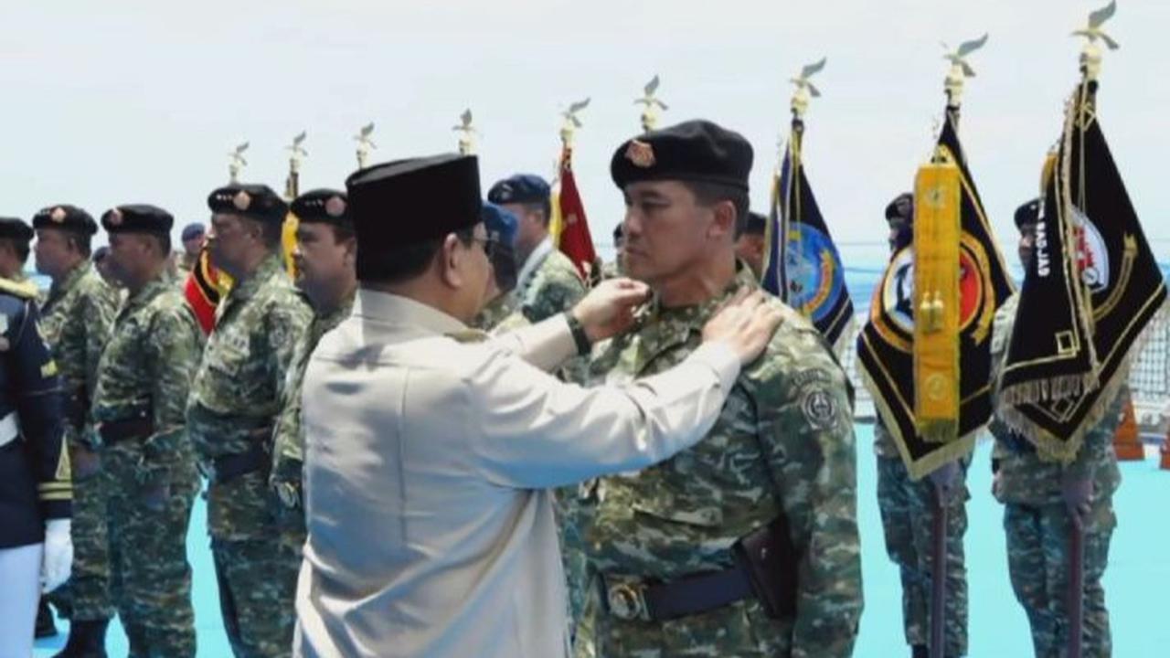 Prabowo Beri Kenaikan Pangkat Istimewa 11 Purnawirawan TNI dari Atas KRI RJW-992, Ada Wamenhan hingga Wamen KKP
