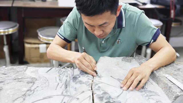 Restorasi fosil reptil laut di Wuhan