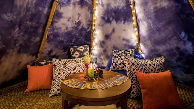 Menikmati Suasana Bali dengan Musik dan Membaca Tarot