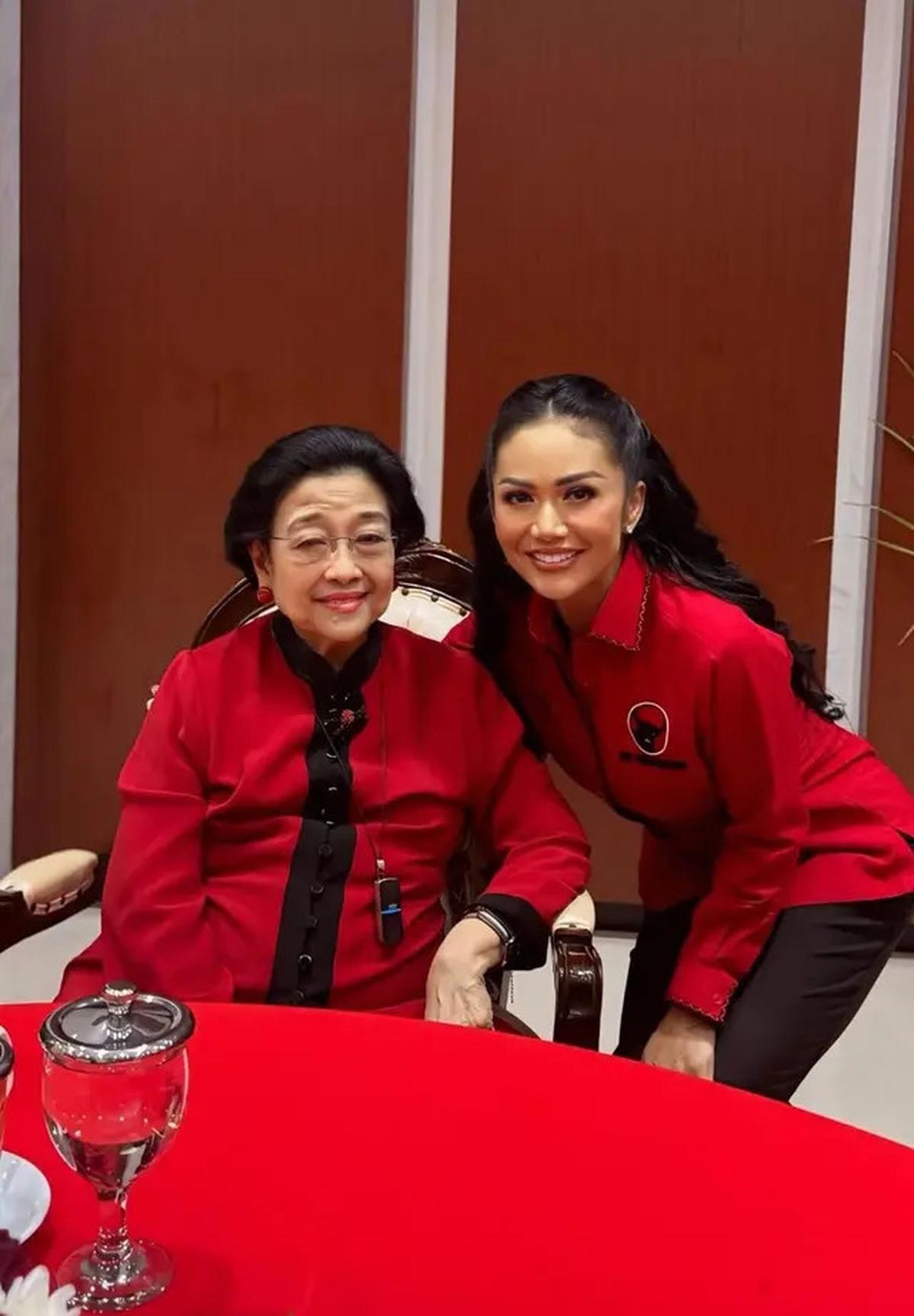 5 Potret Kris Dayanti Peringati 17 Agustus 2025 Kemerdekaan HUT RI ke-80, dari Wasta Nusantara hingga Gaya Casual