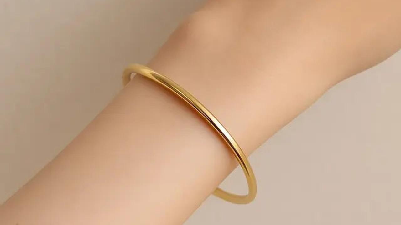 10 Model Gelang Emas Bangle Kekinian 2025 untuk Tangan Kecil, Tampil Elegan dan Modis
