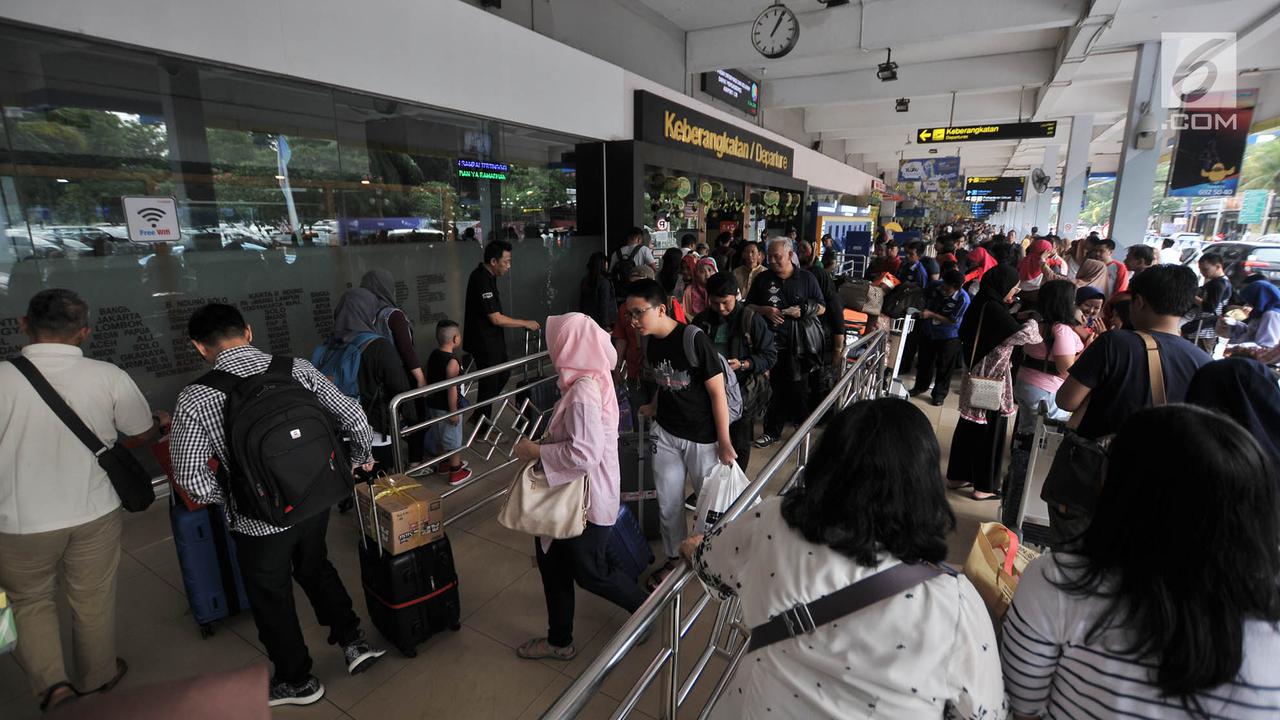H-4 Lebaran, Pemudik Padati Bandara Halim Perdanakusuma
