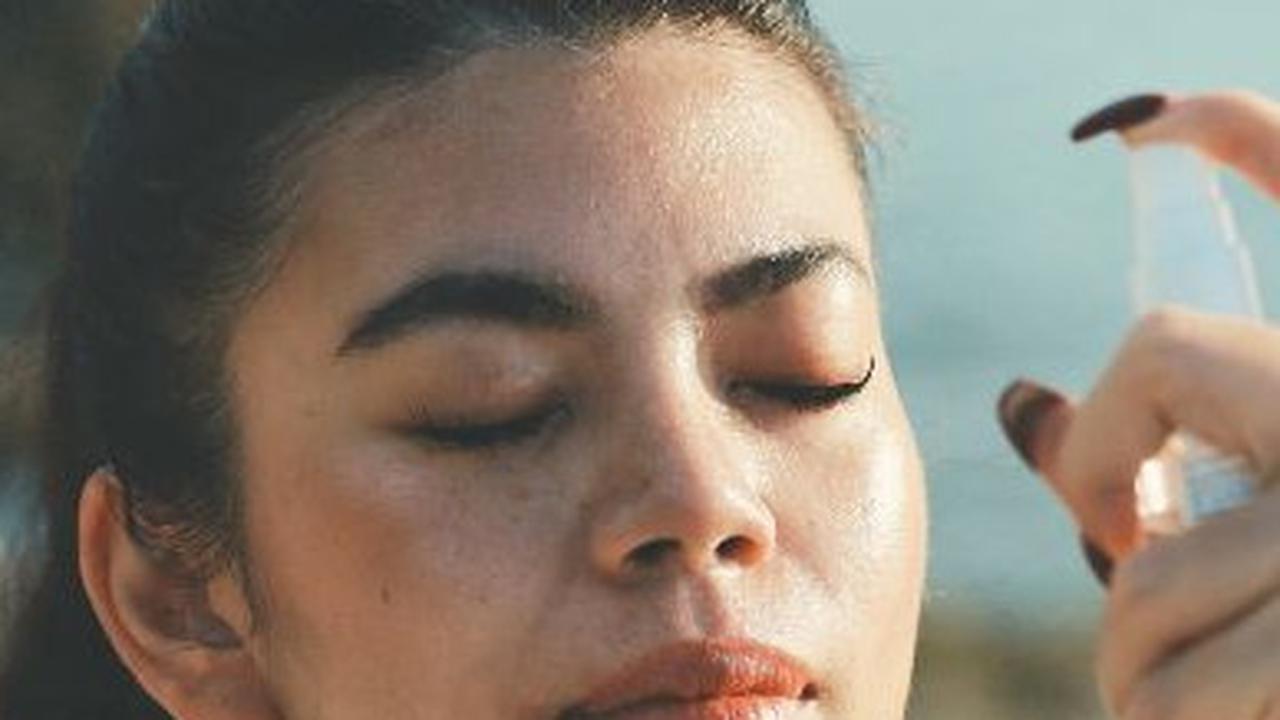 Rekomendasi Sunscreen Spray dan Cara Menggunakannya yang Aman untuk Kulit