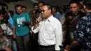 Menteri ESDM Sudirman Said bersiap menuju ruang sidang MKD di Kompleks Parlemen Senayan, Jakarta, Rabu (2/12) . Sudirman akan dimintai keterangan seputar pencatutan nama Presiden oleh Setya Novanto terkait kontrak Freeport. (Liputan6.com/Johan Tallo)