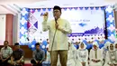 Ketua MPR Zulkifli Hasan memberi sambutan dalam acara Tadarus dan Katham Al Quran bersama anak Yatim di Aula Masjid Baiturahman Komplek MPR/DPR RI, Jakarta, Minggu (11/6). Acara tersebut di hadiri kurang lebih 1500 Anak Yatim. (Liputan6.com/JohanTallo)