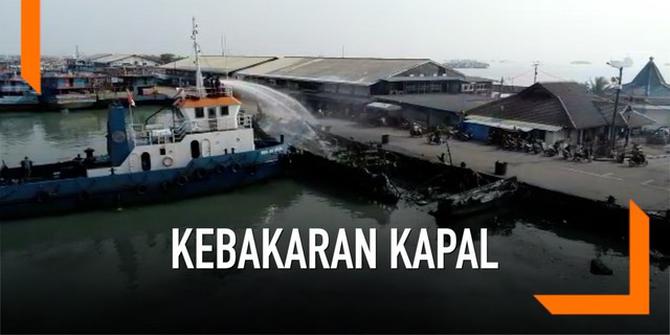 VIDEO: Kapal Terbakar di Muara Baru Mulai Dievakuasi