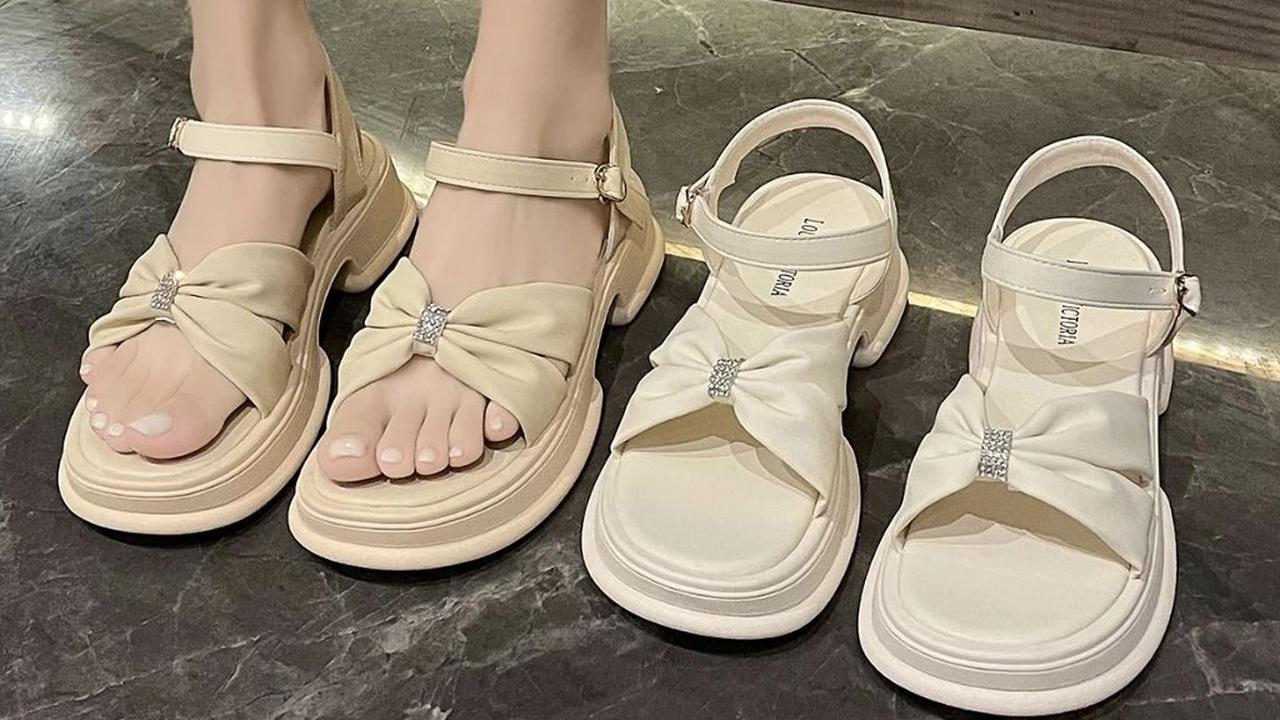 <b>2. Sandal Wedges</b><br>